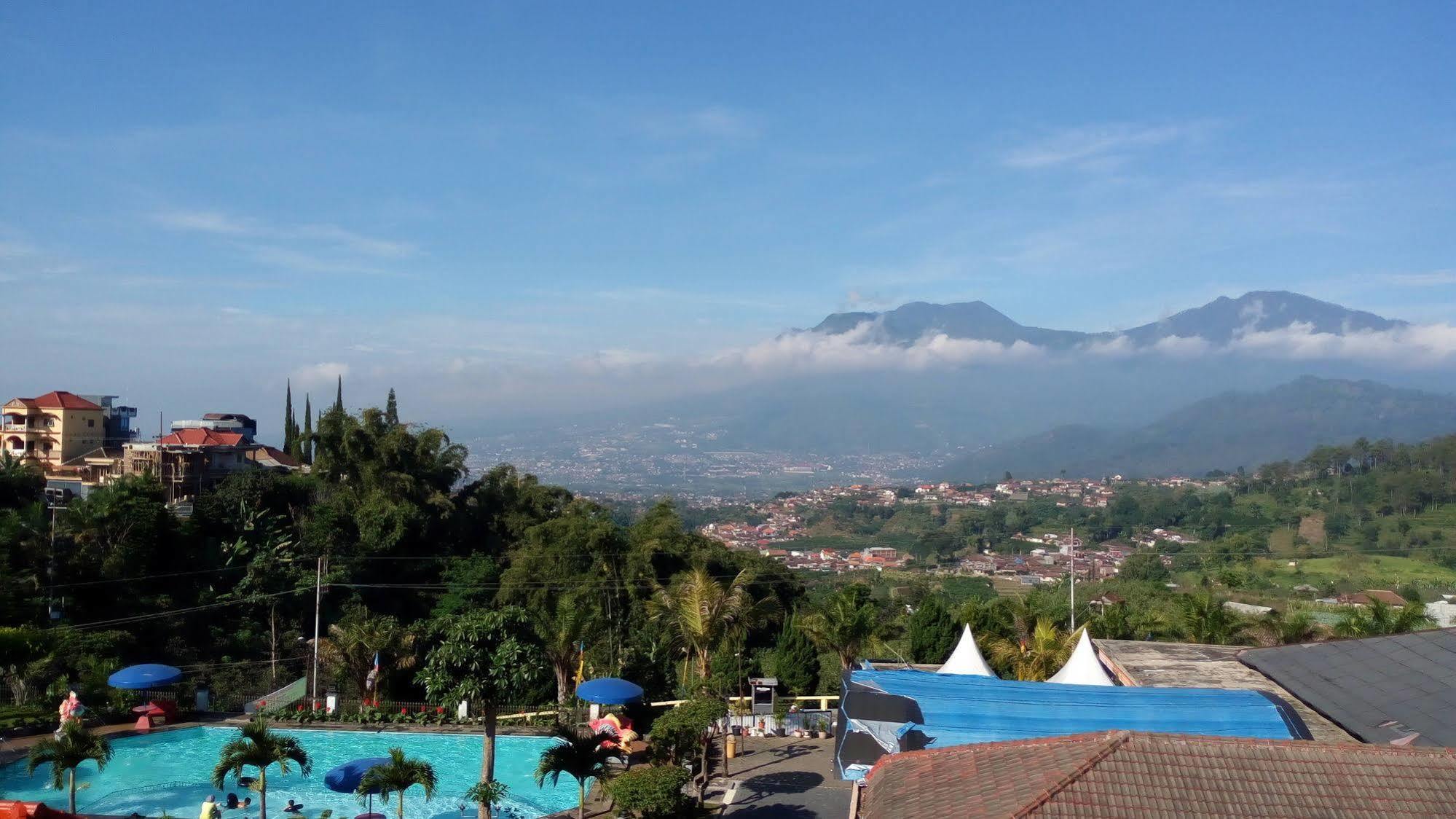 Hotel Selecta Batu  Kültér fotó
